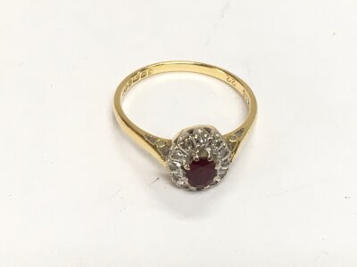 An 18ct gold cluster ring. 2.97g and size P 1/2