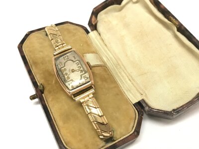 a 9ct gold cased 1940s ladies watch