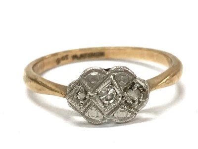 A 9ct gold ring set with diamonds, size L, 1.56g