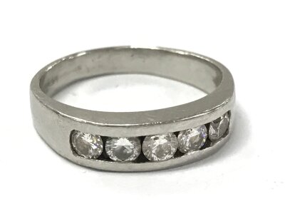 A five stone diamond set platinum ring, size P, 7.7g