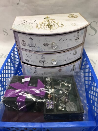 A collection of costume jewellery including rings bracelets, necklaces, brooches, earrings etc