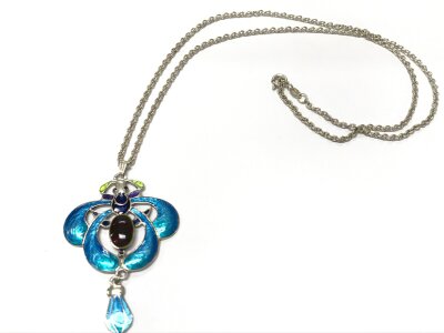 An art nouveau style enamel pendant with a silver chain, 12.7g total weight