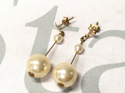 9ct Pearl earrings. 1.66g total weight