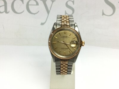 A Rolex Datejust model 1601 with gold and steel jubilee bracelet. 36mm case. Circa 1970s.
Winds and runs.