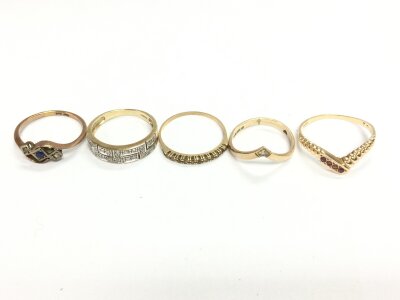 A collection of assorted 9ct gold rings of various design. 8.78g
