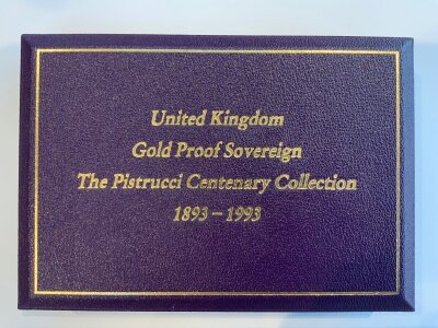 United Kingdom Gold proof sovereign (part set) The Pisrucci Centenary collection 1893-1993. 1993 Half sovereign, 1993 Full Sovereign, Sterling silver Pistrucci coin.
