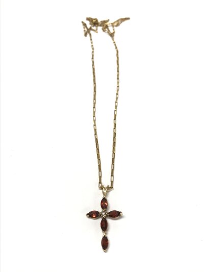 A 9ct amandine garnet cross and chain, 3.4g total weight
