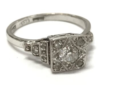 An 18ct gold and platinum diamond ring 0.65ct, 3.4g. Size R