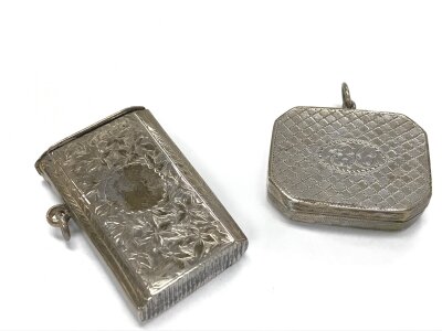 A Vesta (4cm tall) and a silver vinaigrette (approx 3cm wide)