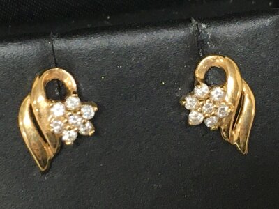 A pair of 9ct gold stud earrings of floral design