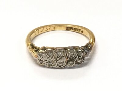 An 18ct gold and platinum diamond chip ring, size K, 3.1g