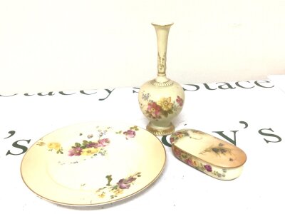 A collection of three examples of Royal Worcester hand painted porcelain of the Edwardian period circa 1908 hand painted with flowers and foliage no obvious damage (3)