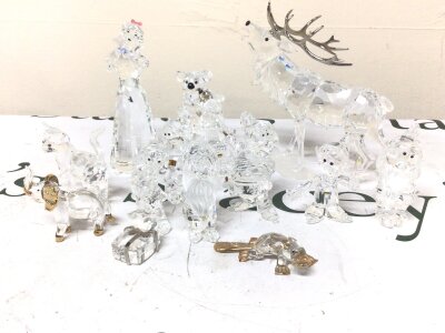 A Swarovski Crystal glass set Disney Snow White and the seven Dwarfs with extra animal ornaments. No boxes no obvious damage.