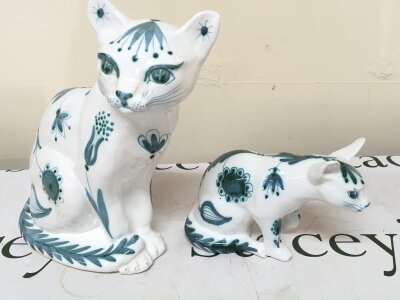Two modern design ceramic cats by David Sharp Rye pottery no obvious damage  (2)