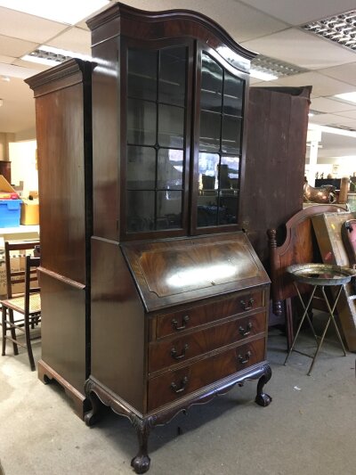 An Edwardian walnut bureau 92cm wide 220cm tall 48cm long