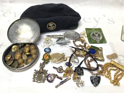 A tin of military items including buttons, navy cap and others