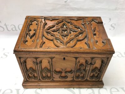 A vintage gothic carved oak letter box.
27 x 20 x 16cm- NO RESERVE