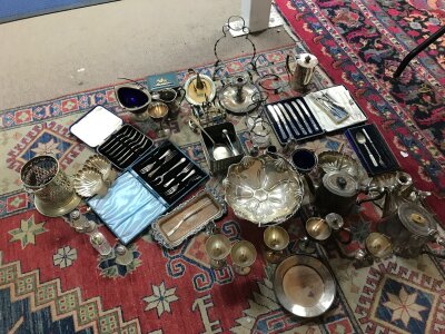 A large mixed collection of silver plated items including cutlery, dishes, tea pots etc (one box)