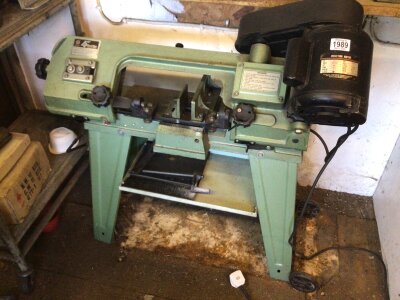 An electric automatic metal saw single phase seen working.
4 1/2 band saw model RF115. 90cm