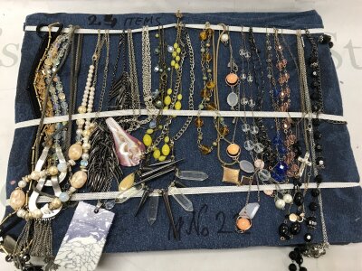 24 vintage necklaces jewellery lot
