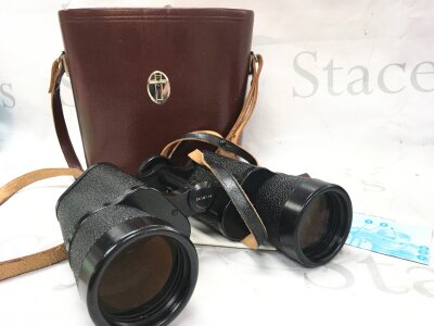 A pair of leather cased Carl Zeiss 10x50W binoculars