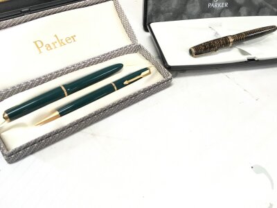 A Parker Slimfold green set pen and pencil and a Parker Vacumatic gold pearl pen circa 1950