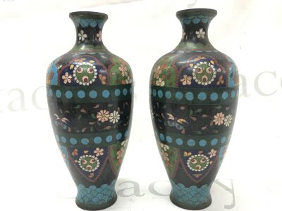 A pair of Japanese cloisonné vases, 21cm tall