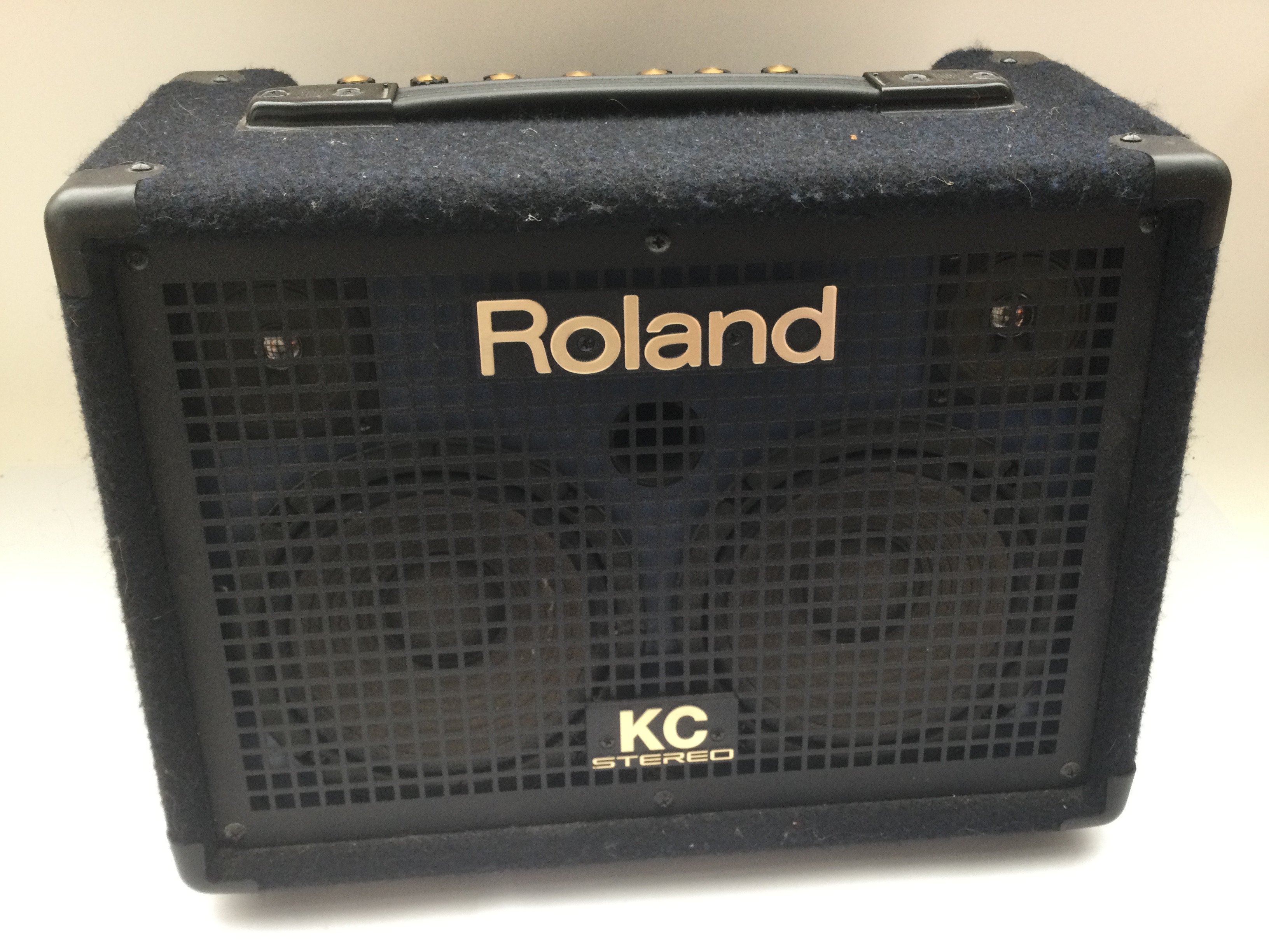 A Roland KC 110 stereo keyboard amplifier.