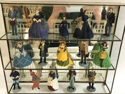 A Collection of Franklin mint Gone with the wind figures in a mirrored display case