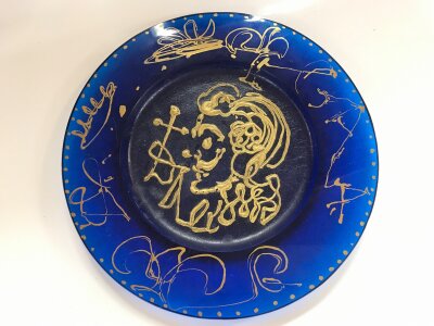 A Salvador Dali (1904-1989) glass dish possibly Daum glass. 27cm wide