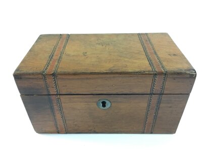 Georgian inlaid tea caddy. 20cm wide 11cm tall 11cm deep
