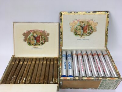 A collection of approx 50 Cuban cigars.