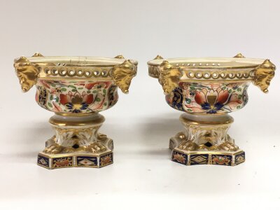 Royal Crown Derby Imari 1825-1840 pot pourri urns, 10cm tall. Some damage