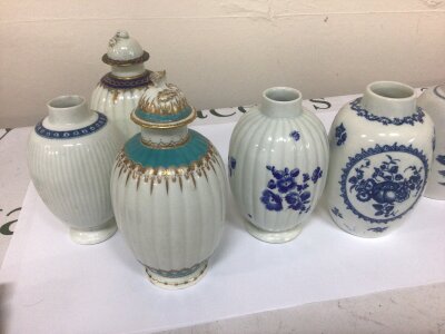 A collection of 18th century English porcelain tea caddy’s including Worcester and others two with lids decorated with sprays of flowers some with applied gilt and underglaze blue. (7)