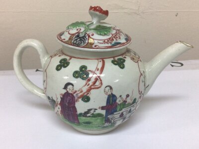 A Worcester mid 18th century tea pot hand decorated in the Mandarin style with figures the lid surmounted with a small flower Hight 15cm no obvious damage except lid does not fit well. Height 14cm no marks to the base.