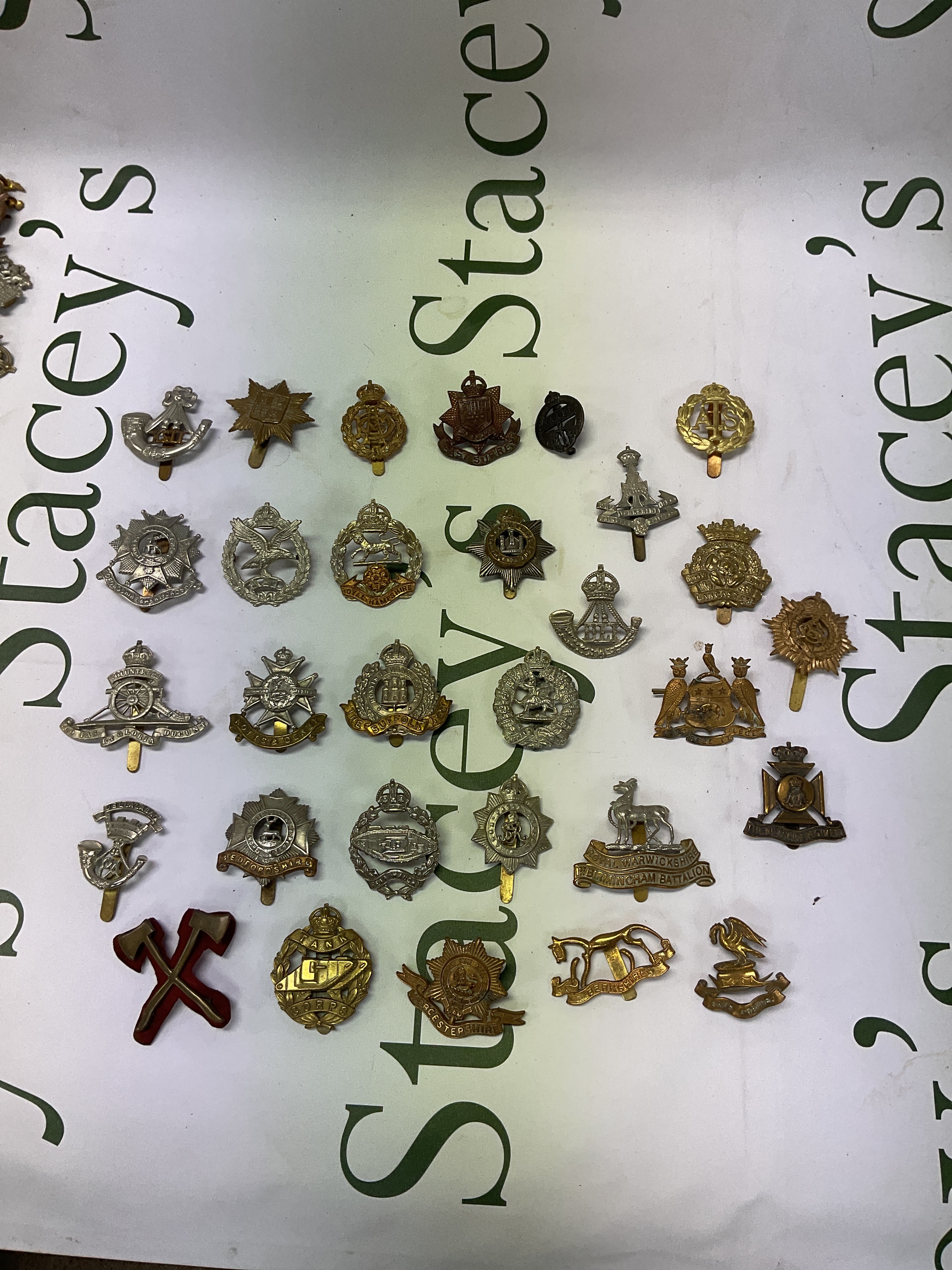 Qty of mixed military cap badges.