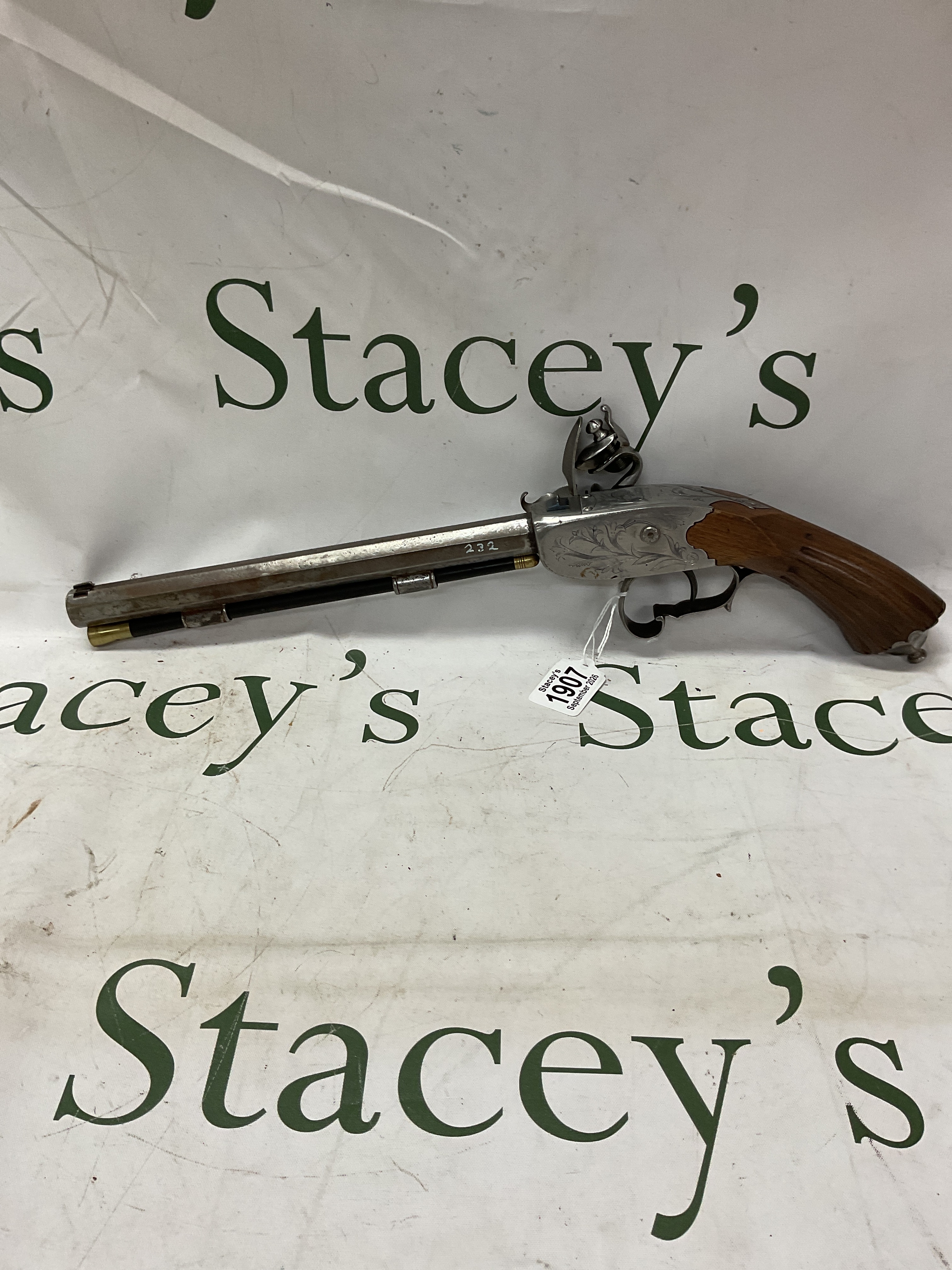 Flintlock pistol,backstrap marked "CARON A PARIS" fluted walnut handle, and octagonal barrel with ramrod underneath, barrel length 24 cm.