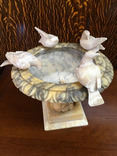 A Grand Tour Italian marble Tazza. 23cm tall 25cm wide. Damage to the birds