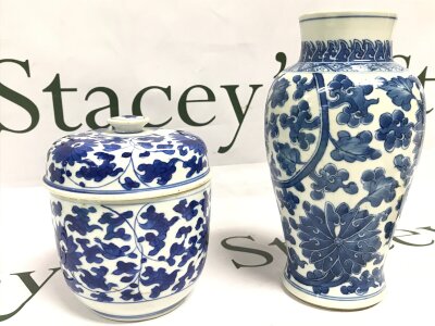 Two blue and white vases, one lidded (damaged and restored with hairline cracks). 13 and 19cm tall