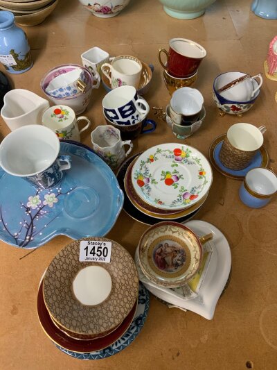 A collection of cabinet cups and saucers.- NO RESERVE