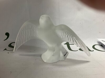 A Lalique frosted glass swallow 9 cm- NO RESERVE