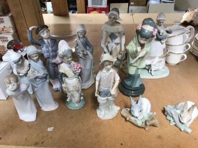 A Collection of Porcelain Lladro figures (12)