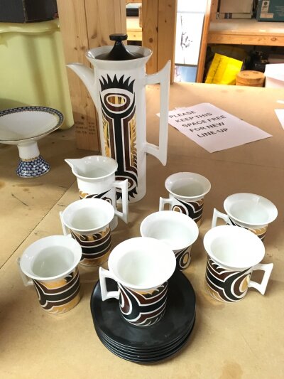 A Portmeirion set, Gold Flame Susan Williams Ellis including cups , saucers, jug etc
