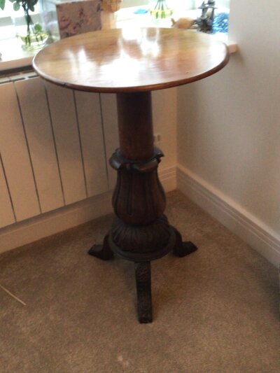 A Victorian mahogany table with a circular top and carved column support and a small mahogany chest of drawers with four drawers. (2)