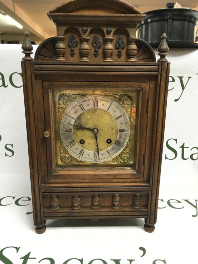 An oak cased 19th century mantle clock with brass and silver coloured dial.