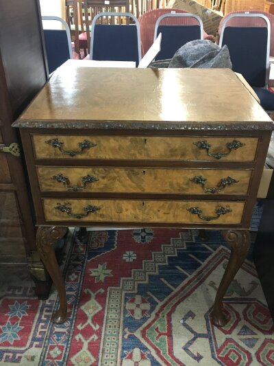 A walnut canteen of Mappin and Webb cutlery. Dimensions 80cm tall 52cm long 66cm wide