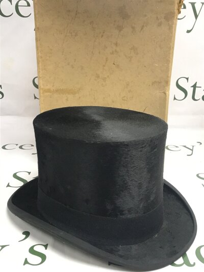 An Imperial Christies London Long Oval top hat. 25cm wide, 30cm long ,16cm tall.