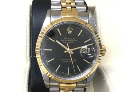 Rolex Datejust 36mm (model 16233) features a two-tone steel and 18ct yellow gold Jubilee bracelet. Seen running. Comes with box and papers.
Circa 1997.