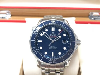 Omega Seamaster Diver 300M, blue dial and blue ceramic bezel. Circa 2015 with cards and box, swing tag and additional links. Serviced and overhaul in November 2025.