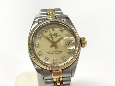 Rolex Lady-Datejust 26 features a two-tone steel and yellow gold Jubilee bracelet and a champagne diamond dot dial. Late 1970,s early 1980s
Seen running.